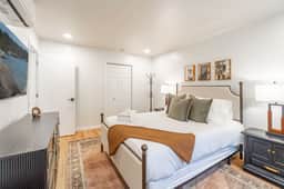 732 Vine