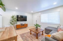 734 Vine