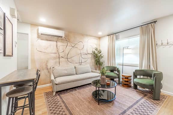 732 Vine