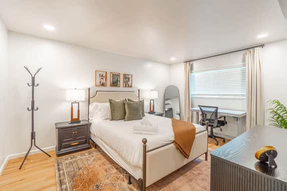 732 Vine