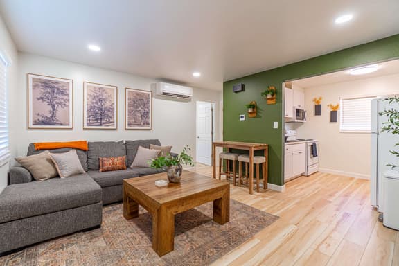 734 Vine
